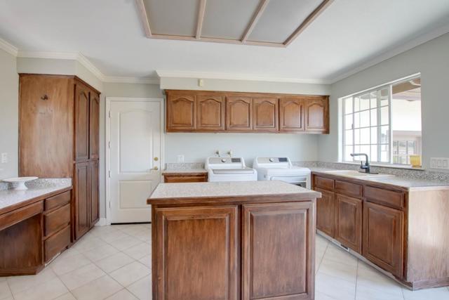 160 Tevis Trail, Hollister CA: https://media.crmls.org/mediaz/cfe258ec-4bee-4b44-a46c-7a1e20234cc4.jpg