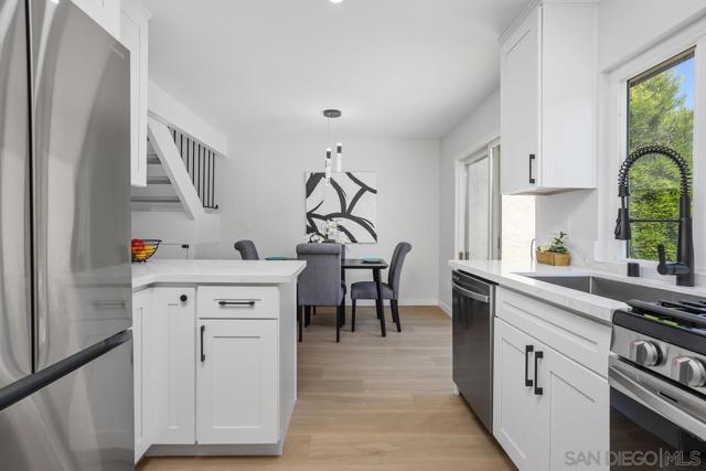 268 Festival Dr, Oceanside CA: https://media.crmls.org/mediaz/cfe28b8f-200f-45e6-8672-ec561cbcb177.jpg