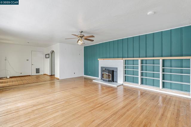 2435 Lunada Ln, Alamo CA: https://media.crmls.org/mediaz/cfe28c86-3b3d-4c6f-81e4-0aa065a292d6.jpg