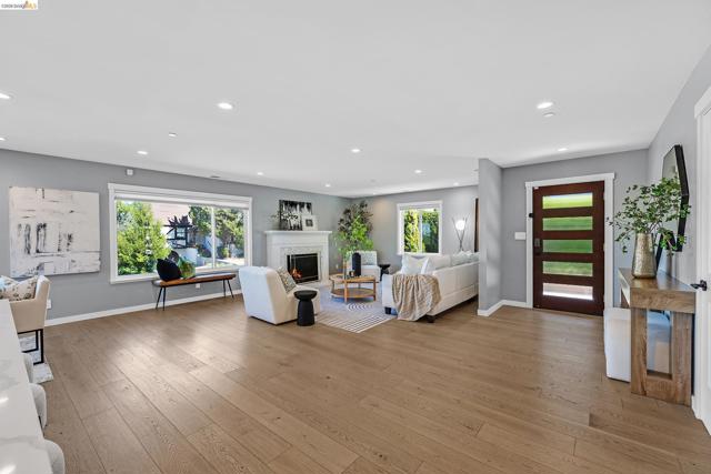 1424 Sunnyslope Ave, Belmont CA: https://media.crmls.org/mediaz/cfe2e540-00cb-4c55-a189-d3ca75d34ef0.jpg