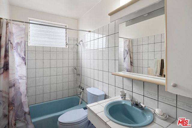 1114 23rd Street, Santa Monica CA: https://media.crmls.org/mediaz/cfe2f0d9-1bd3-4c18-a17f-6ec353ea2ee8.jpg