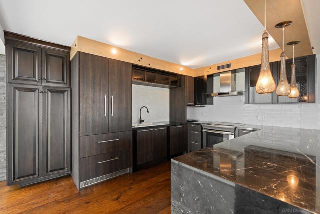 1710 Avenida Del Mundo, Coronado CA: https://media.crmls.org/mediaz/cfe2ff3a-c10d-4606-97da-f08c6b9f1eeb.jpg