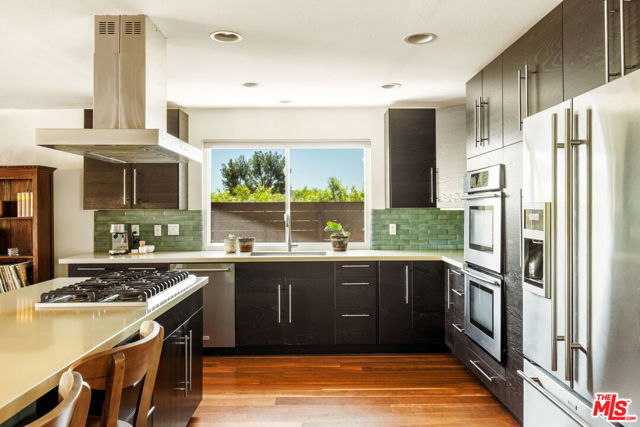 26024 Farmfield Road, Calabasas CA: https://media.crmls.org/mediaz/cfe32474-3964-4246-b724-4509105b6261.jpg