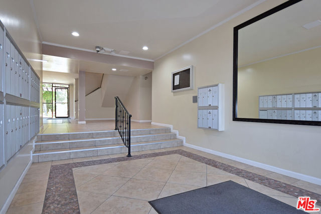 1 Bed Home for Sale in Encino, California