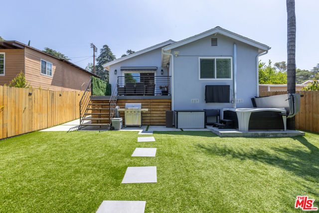 10315 Fairgrove Avenue, Tujunga CA: https://media.crmls.org/mediaz/cfe3f68a-d17c-4371-9a23-7f72a3370052.jpg