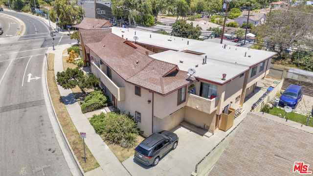 4600 Sawtelle Boulevard, Los Angeles CA: https://media.crmls.org/mediaz/cfe4024b-a0b0-4611-ba0c-c4bd742d2269.jpg