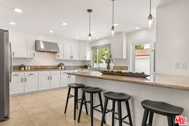 8005 Georgetown Avenue, Los Angeles CA: https://media.crmls.org/mediaz/cfe43e07-c1df-476d-bc57-563cb3edc639.jpg