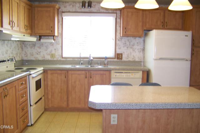 975 W Telegraph Road, Santa Paula CA: https://media.crmls.org/mediaz/cfe47575-5e8a-41d7-ae53-7798f5692323.jpg