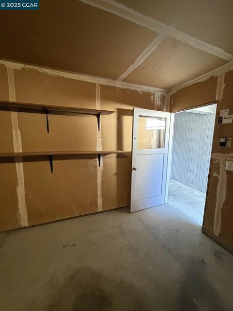 105 Via Cabrera Ln, Martinez CA: https://media.crmls.org/mediaz/cfe56a58-218f-4eaf-89dc-488a8961906a.jpg