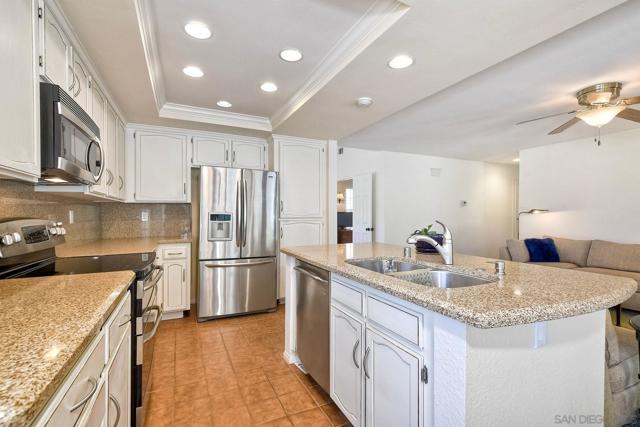 16078 AVENIDA AVEIRO, San Diego CA: https://media.crmls.org/mediaz/cfe63c0f-7675-423c-8ae8-55511179071a.jpg