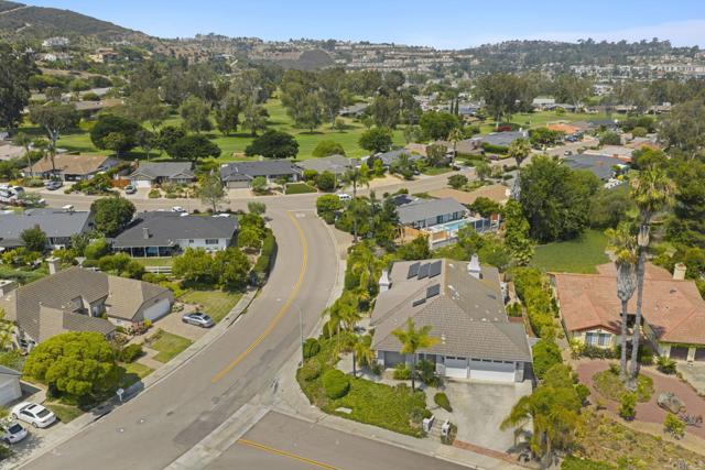 1176 LA SOMBRA Drive, San Marcos CA: https://media.crmls.org/mediaz/cfe68787-f1f5-4c09-ad41-a9c67c4cda18.jpg