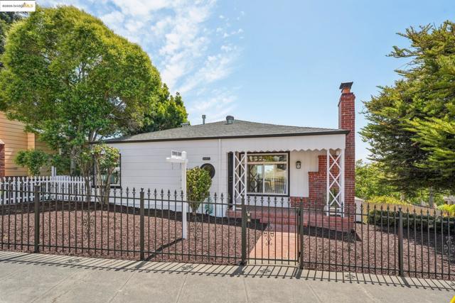 10601 Sheldon St, Oakland CA: https://media.crmls.org/mediaz/cfe77850-fe90-40d1-bbe1-a8946c765366.jpg