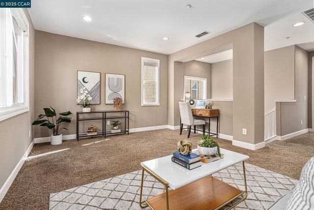 Image 22 of 50 For 203 Seacliff Way