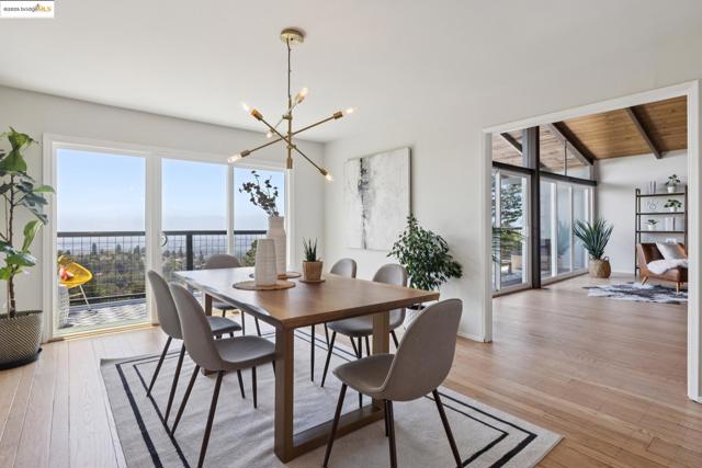 5920 Ascot Dr, Oakland CA: https://media.crmls.org/mediaz/cfe8a652-2803-4d2a-a196-067eb3e2cd4d.jpg
