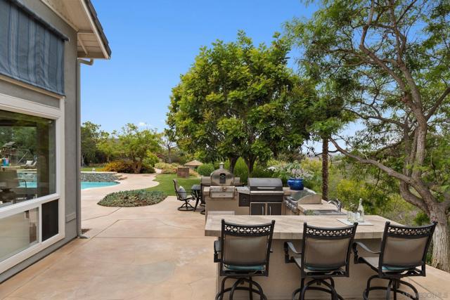 521 Latigo Row, Encinitas CA: https://media.crmls.org/mediaz/cfe8e438-d2d4-40ee-9657-b5794c7900a1.jpg