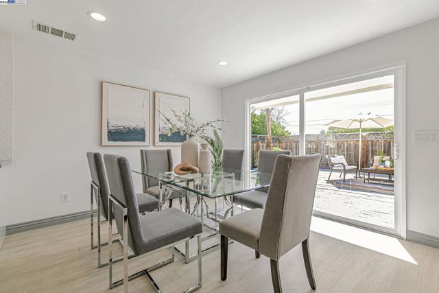 5324 Selma Ave, Fremont CA: https://media.crmls.org/mediaz/cfe9587d-198a-4696-88b1-d4960455216d.jpg