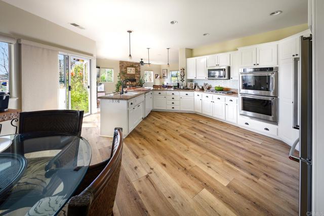 Detail Gallery Image 12 of 58 For 30837 Palomar Vista Dr, Valley Center,  CA 92082 - 4 Beds | 3 Baths