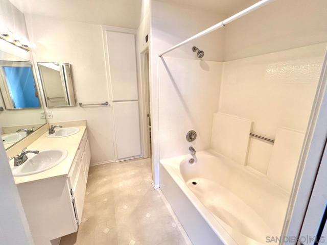 9995 Scripps Westview Way, San Diego CA: https://media.crmls.org/mediaz/cfe9ab52-d138-483a-9456-1b626826471c.jpg