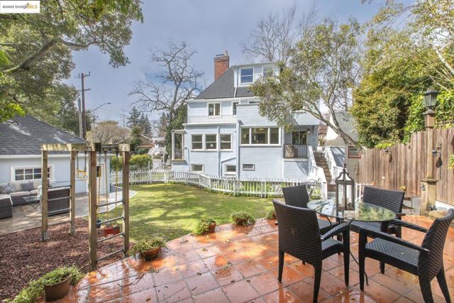 1 Brookside Avenue, Berkeley CA: https://media.crmls.org/mediaz/cfea0e9a-7b1d-4e8b-9f1a-781110b15390.jpg
