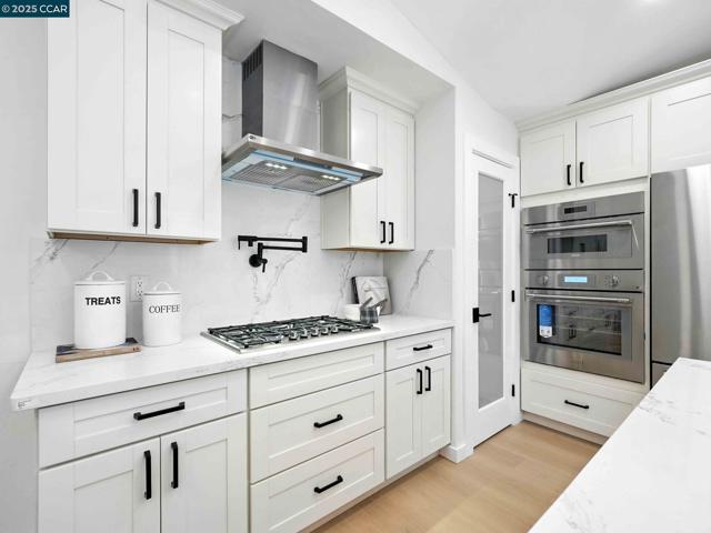 1542 Hillgrade Ave, Alamo CA: https://media.crmls.org/mediaz/cfea1195-4b03-4332-8781-69ff3fd6875d.jpg
