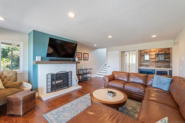 17924 Saint Andrews Dr, Poway CA: https://media.crmls.org/mediaz/cfea3661-585a-47cc-b36b-5af9932b3613.jpg