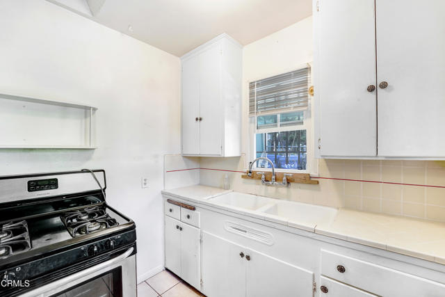 4824 Toland Way, Los Angeles CA: https://media.crmls.org/mediaz/cfea40f6-9207-451a-91b6-b1afdad03db1.jpg