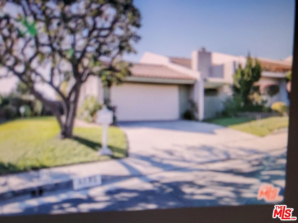 2755 N BOTTLEBRUSH Drive, Los Angeles, CA 90077
