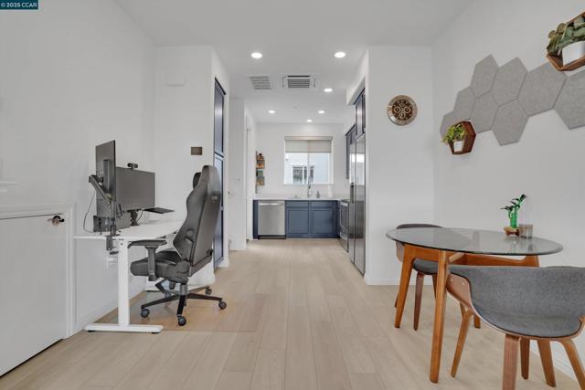 2816 Cathwood Lane, Alameda CA: https://media.crmls.org/mediaz/cfeac8c2-29e6-40b9-aede-dd5a833fb6c9.jpg