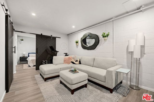 2014 Pacific Avenue, Venice CA: https://media.crmls.org/mediaz/cfeafeaf-3fad-4c01-be75-e613627aca3c.jpg