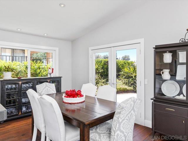 13338 Corte De Chucena, San Diego CA: https://media.crmls.org/mediaz/cfeb8808-9cf8-42cb-9cfa-8bee87c5b577.jpg