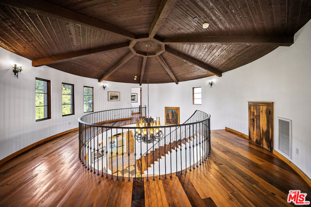 5850 Lapworth Drive, Agoura Hills CA: https://media.crmls.org/mediaz/cfec4678-bfc4-4c4e-a464-f1bf453accc9.jpg