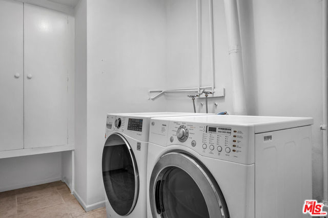 2925 Dona Susana Drive, Studio City CA: https://media.crmls.org/mediaz/cfec4847-9481-4a26-95b4-1ddf429004e8.jpg