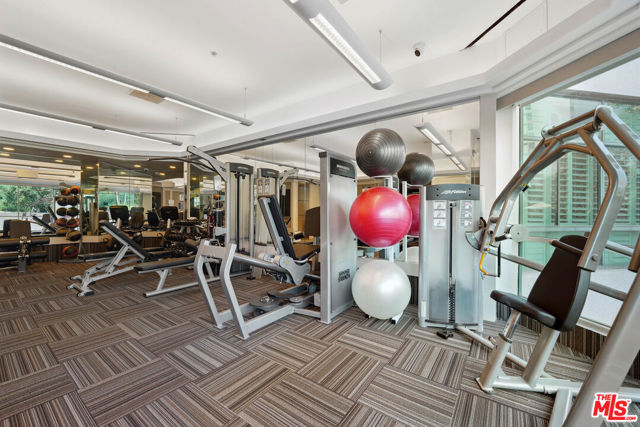 10490 Wilshire Boulevard, Los Angeles CA: https://media.crmls.org/mediaz/cfec9358-89d4-40dc-a6df-8390f4cfea02.jpg