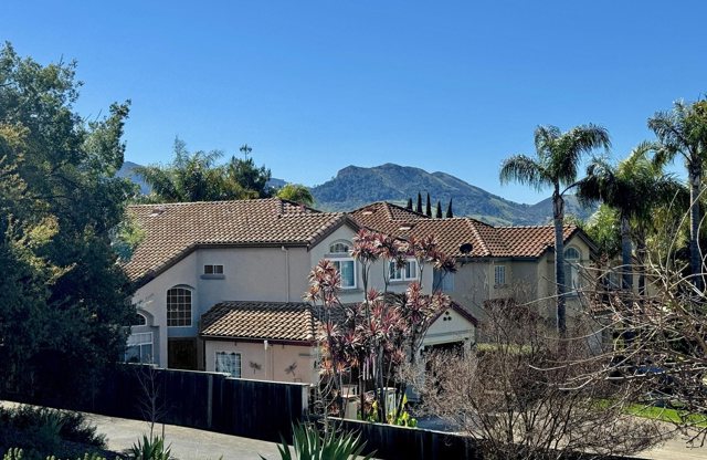 5233 Boulder Ct, Concord CA: https://media.crmls.org/mediaz/cfecd0ef-b8dc-4c9b-850b-09e586f5e194.jpg