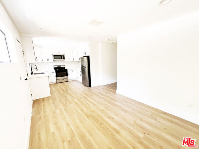 4192 Marlton Avenue, Los Angeles CA: https://media.crmls.org/mediaz/cfedde16-88c5-4ae9-8f3d-f1af1ed30da9.jpg