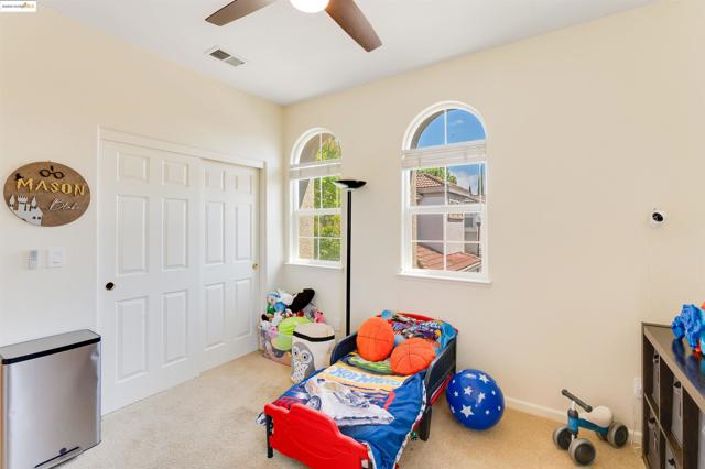 569 Primitivo Ct, Fairfield CA: https://media.crmls.org/mediaz/cfede1ce-e59d-437f-85b3-994af8f46f5f.jpg