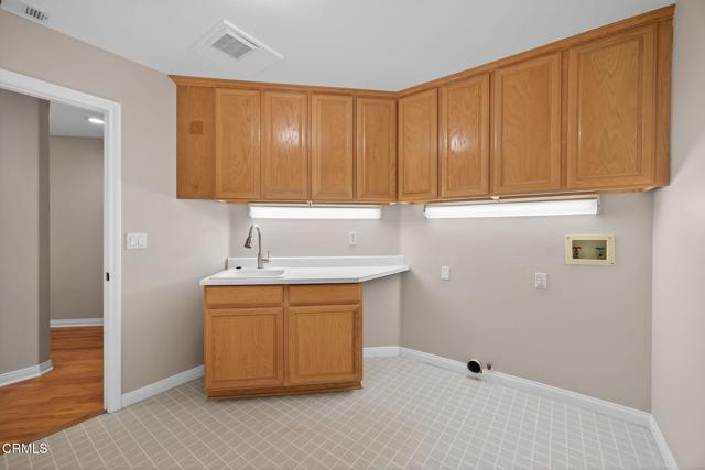 115 Cleveland Court, Ventura CA: https://media.crmls.org/mediaz/cfee260d-202b-4e85-97e1-45196441fcb2.jpg