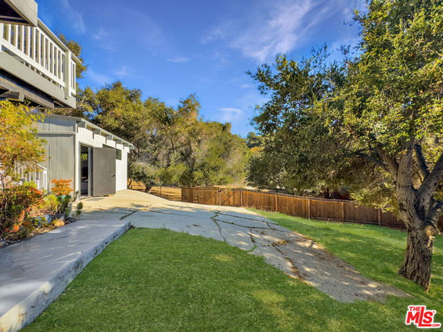 22012 Topanga School Road, Topanga CA: https://media.crmls.org/mediaz/cfeec2cc-372d-4655-8b23-cbaae4b2590b.jpg