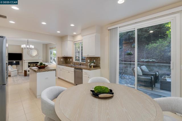 2258 S Donovan Way, San Ramon CA: https://media.crmls.org/mediaz/cfeecaaa-9ca2-4e0b-a3ab-509a7de0dc3f.jpg