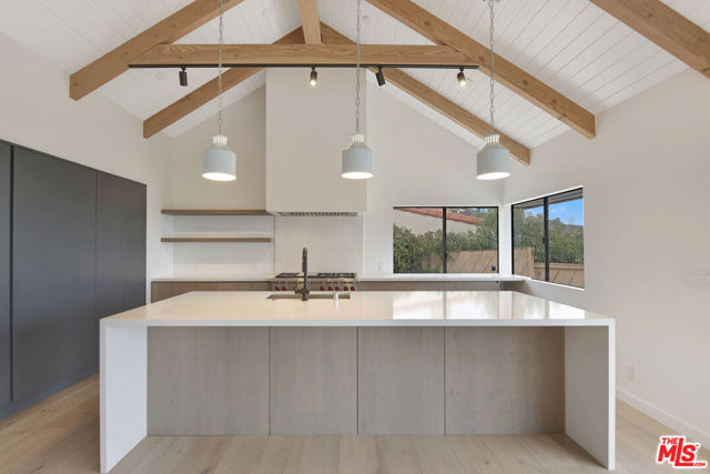 24728 Vantage Point Terrace, Malibu CA: https://media.crmls.org/mediaz/cfef6483-f3f6-4ca9-b662-33b67a32597e.jpg