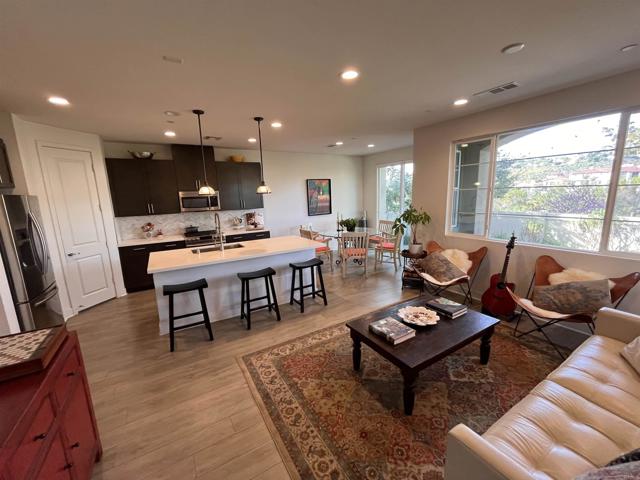 Detail Gallery Image 7 of 31 For 3336 Campo Azul Court Ct, Carlsbad,  CA 92010 - 3 Beds | 2/1 Baths