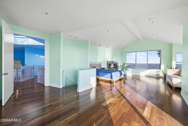 31505 Pacific Coast Highway, Malibu CA: https://media.crmls.org/mediaz/cfefc74f-86fc-4643-83b6-ff340befc46d.jpg