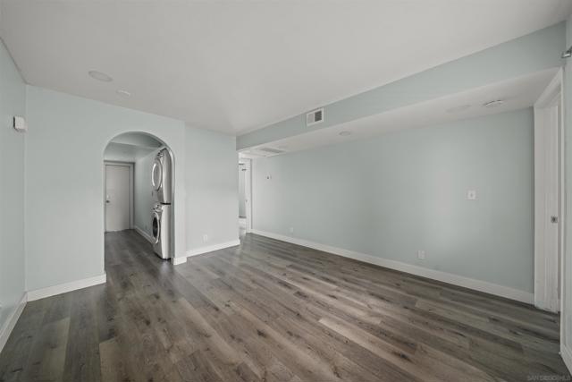 368 Vance St, Chula Vista CA: https://media.crmls.org/mediaz/cfefcb06-8067-4120-99cc-a6d30e5c7bb7.jpg