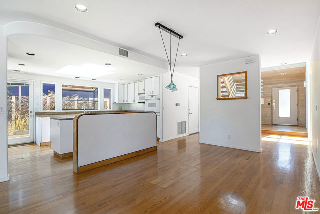 3580 Mountain View Avenue, Los Angeles CA: https://media.crmls.org/mediaz/cff00577-fdfb-4061-9091-c78f1e566c8a.jpg