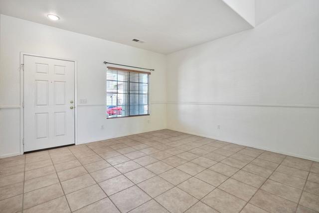 4811 Ventana Way, Oceanside CA: https://media.crmls.org/mediaz/cff01628-68e8-45bc-896c-3fd710d08cc3.jpg