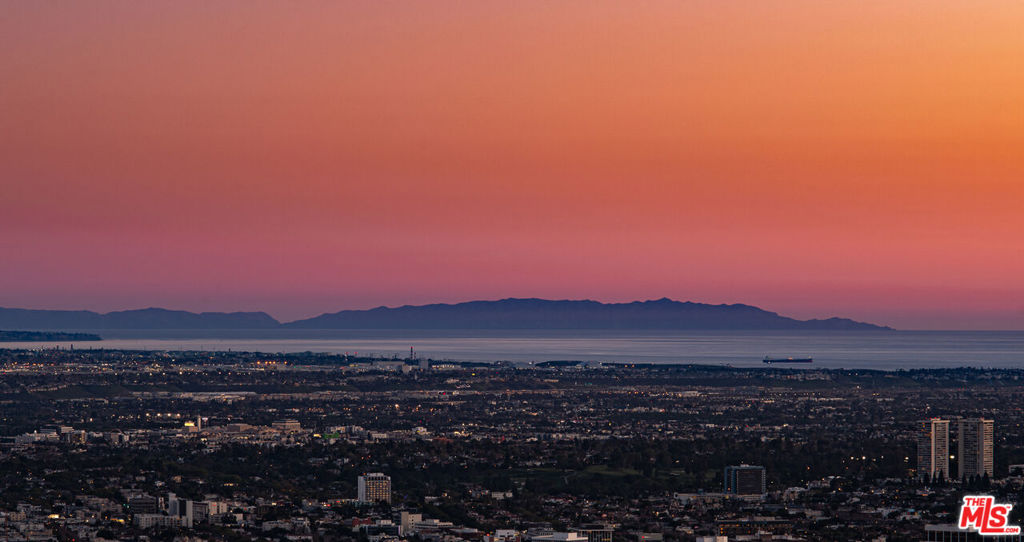 https://media.crmls.org/mediaz/cff09159-75fb-49a7-8677-1a7e11d2505f.jpg?preset=X-Large