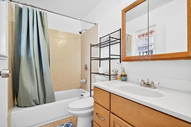 4300 Berk Ave, Richmond CA: https://media.crmls.org/mediaz/cff0e2ee-d901-4fbc-a3f7-fe7643585755.jpg