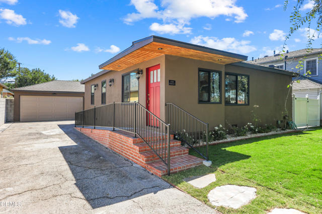 1710 N Oxford Avenue, Pasadena CA: https://media.crmls.org/mediaz/cff14118-a769-4019-a91d-a921c1c9bc2b.jpg