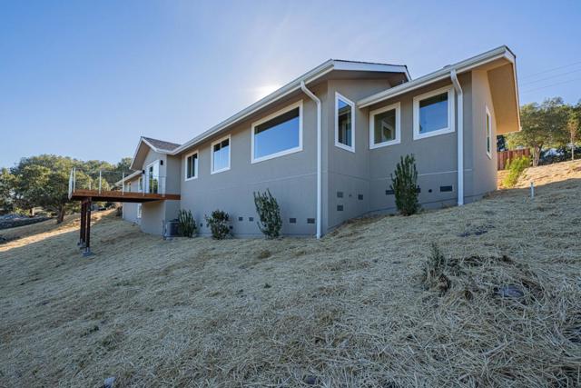 26135 Laureles Grade, Carmel Valley CA: https://media.crmls.org/mediaz/cff179ad-a604-43ce-b926-62d76a970696.jpg