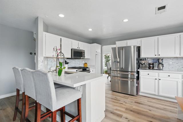 1595 Bay Meadows Dr, Alpine CA: https://media.crmls.org/mediaz/cff18ed6-0893-43b3-8528-e5572c8366cf.jpg